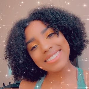 Meet your Posher, Adrianna